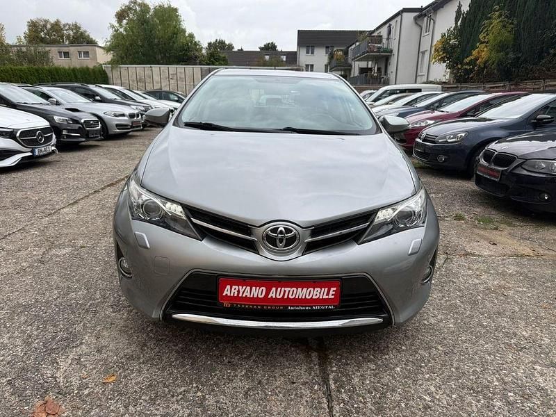 Grau Gebraucht 2014 Toyota Auris Edition Limousine | 9.990 € (Fairer Preis) - Bild 1/4