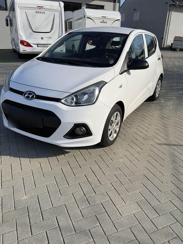 Gebraucht Hyundai i10 67 PS (49 kW) 2015 Weiß Kleinwagen