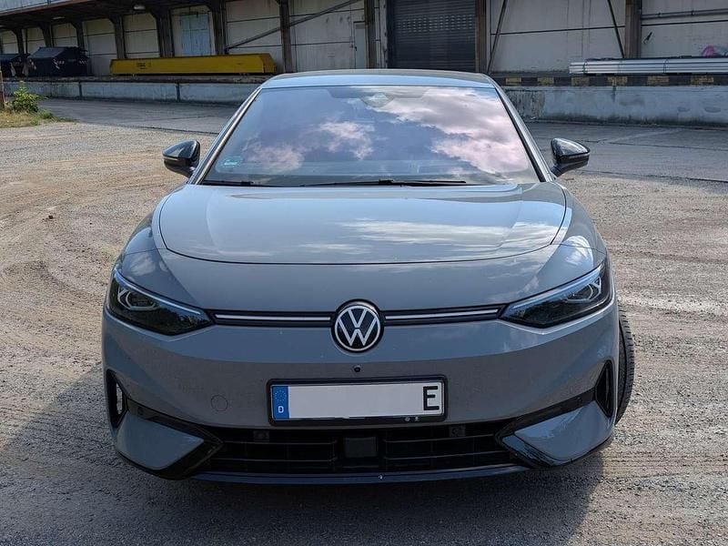 Grau Gebraucht 2024 VW ID.7 Pro Limousine | 42.950 € (Fairer Preis) - Bild 1/4