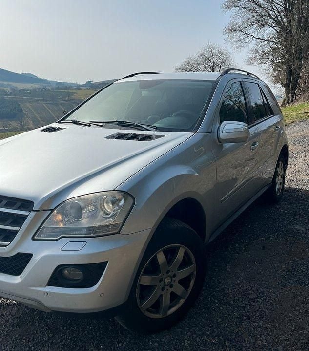 Gebraucht Mercedes ML320 224 PS (164 kW) 2009 Silber SUV