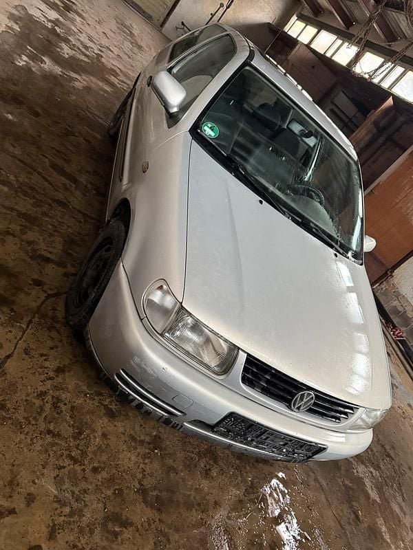 Grau Gebraucht 1999 VW Polo Kleinwagen | 400 € (Superpreis) - Bild 1/4