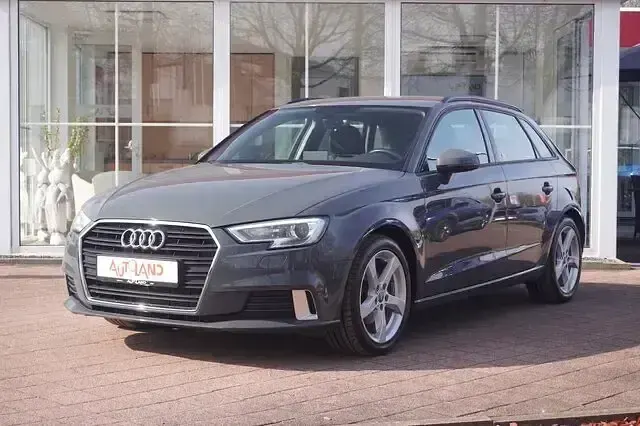 Gebraucht Audi A3 Ambiente 150 PS (110 kW) 2018 Grau Limousine