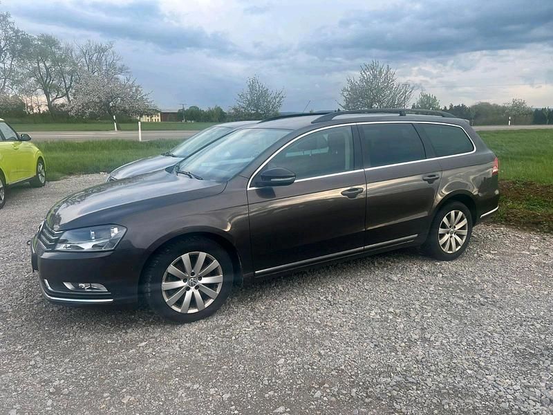 Gebraucht VW Passat 140 PS (102 kW) 2012 Braun Kombi