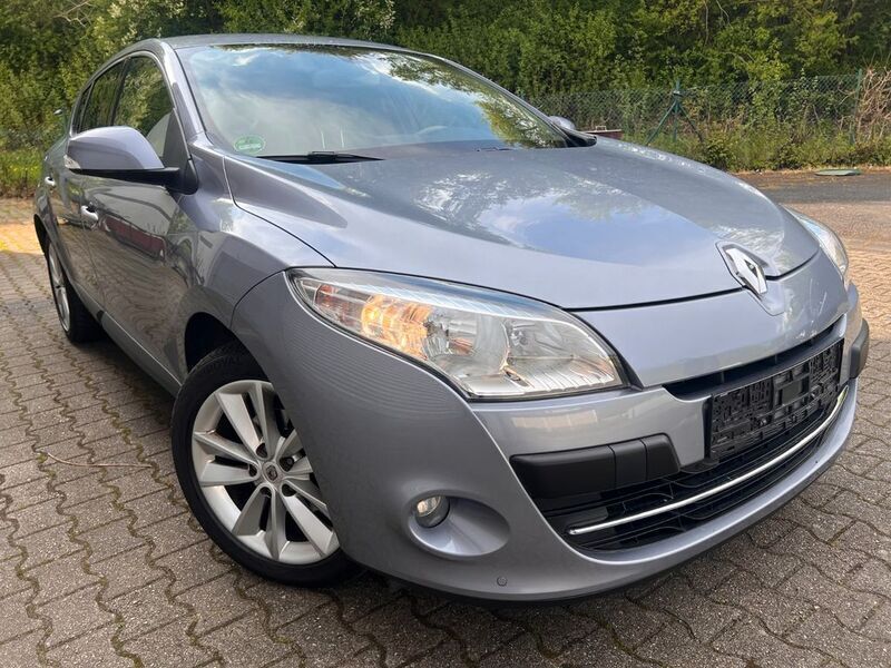 Blau Gebraucht 2010 Renault Mégane III Luxe Limousine | 5.450 € (Fairer Preis) - Bild 1/4