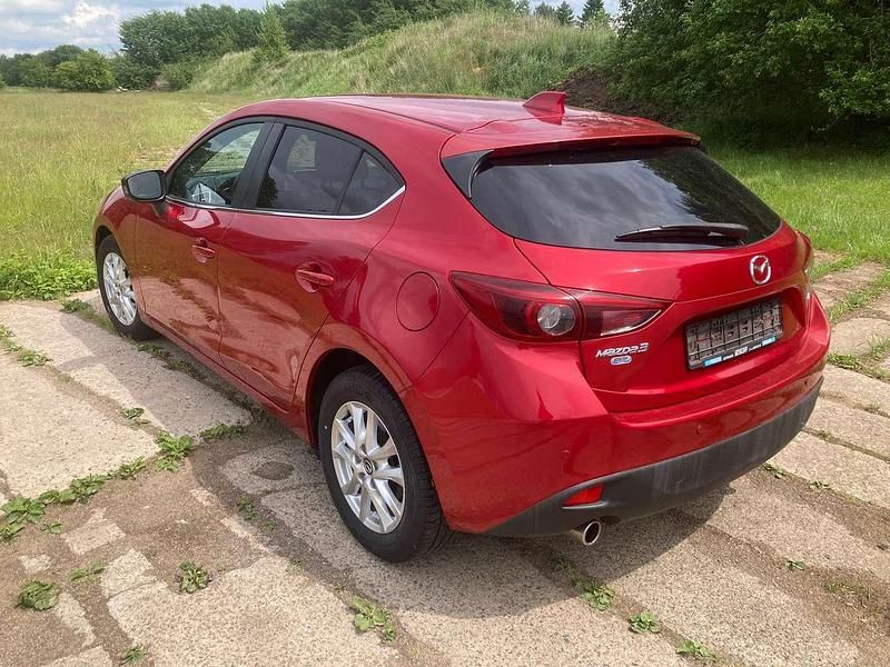 Rot Gebraucht 2015 Mazda 3 Center-Line Limousine | 11.500 € (Guter Preis) - Bild 1/4