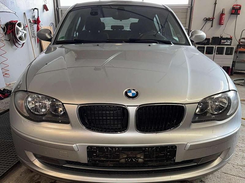 Silber Gebraucht 2009 BMW 116 Kleinwagen | 2.700 € (Fairer Preis) - Bild 1/4