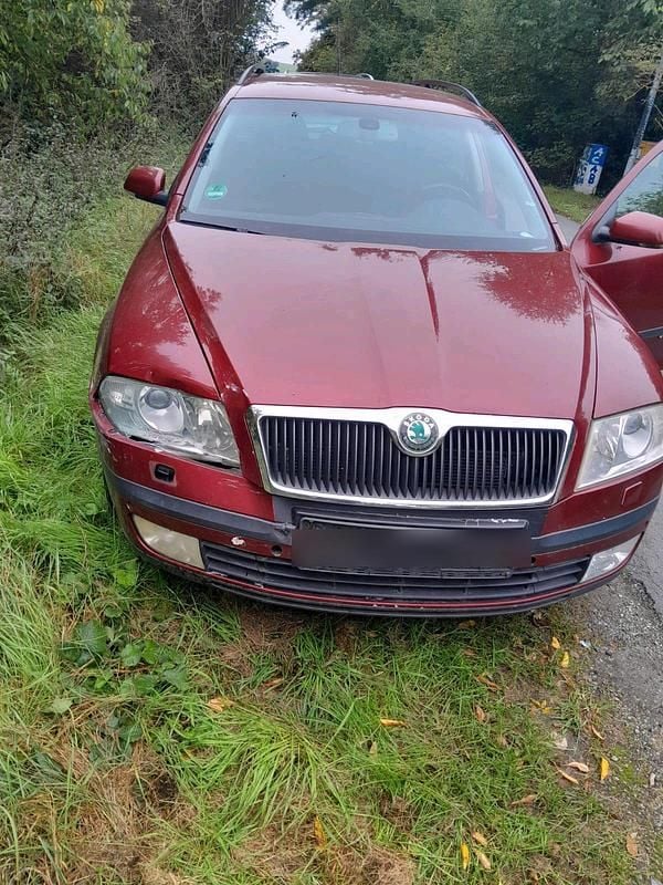Rot Gebraucht 2005 Skoda Octavia Kombi | 999 € (Superpreis) - Bild 1/4