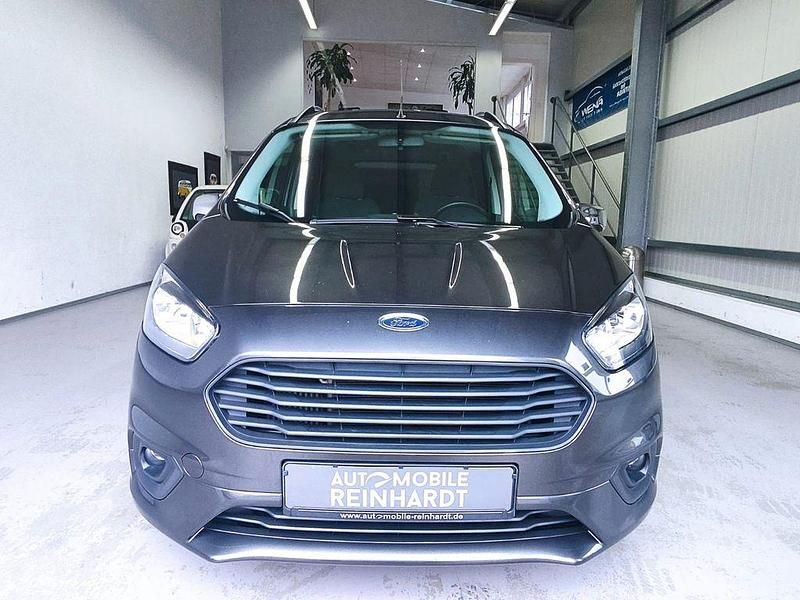 Gebraucht Ford Tourneo Courier 101 PS (74 kW) 2019 Braun Van / Kleinbus