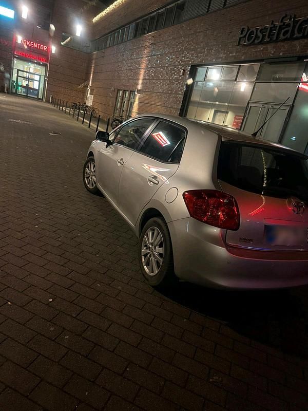 Gebraucht Toyota Auris 124 PS (91 kW) 2008 Silber Kleinwagen