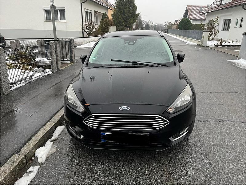 Gebraucht Ford Focus Titanium 150 PS (110 kW) 2015 Schwarz Limousine