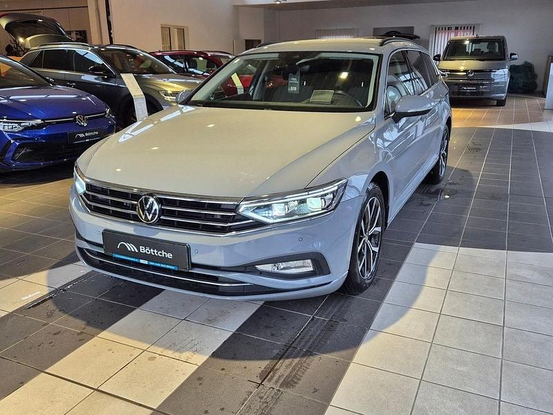 Gebraucht VW Passat IQ Drive 150 PS (110 kW) 2022 Mondsteingrau Kombi