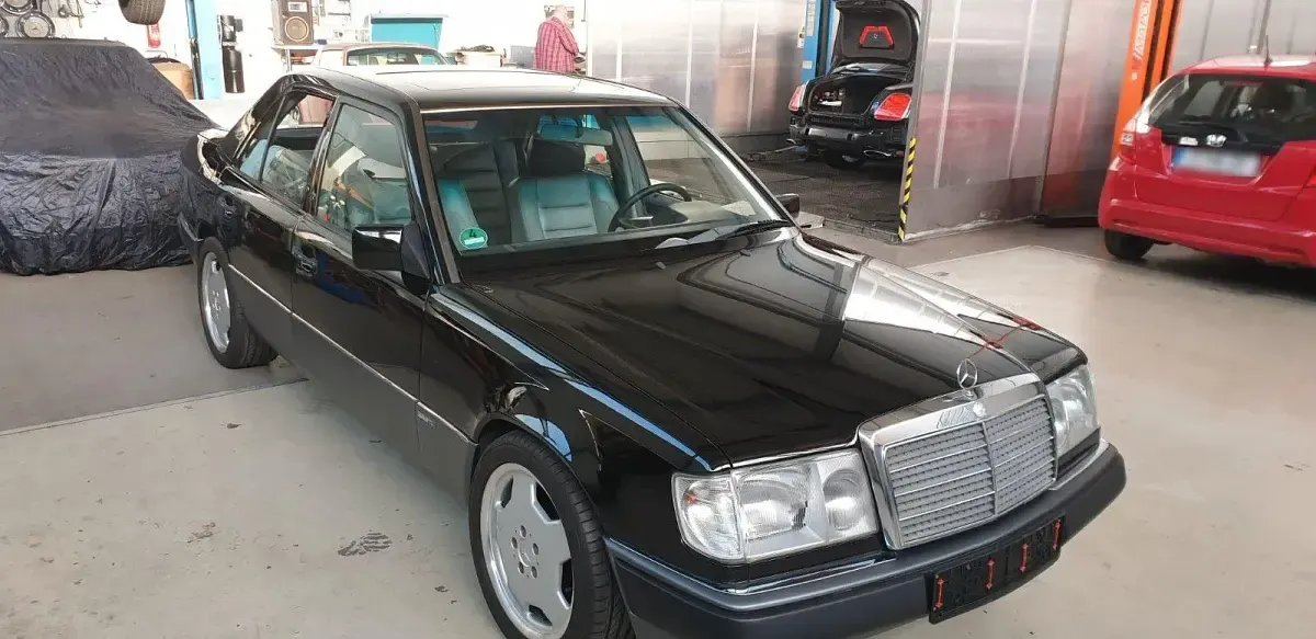 Gebraucht Mercedes 300 Sportline 220 PS (161 kW) 1991 Schwarz Limousine