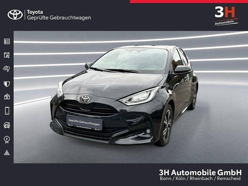 Mysticschwarz mica Gebraucht 2024 Toyota Yaris Hybrid Comfort Limousine | 22.990 € - Bild 1/4