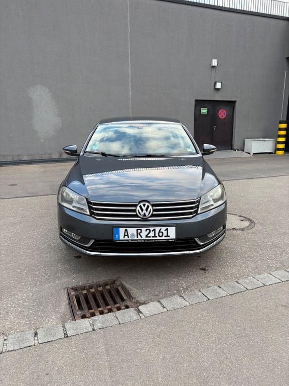 Gebraucht VW Passat Highline 160 PS (117 kW) 2011 Grau Limousine
