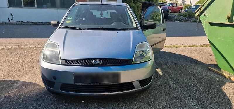 Blau Gebraucht 2005 Ford Fiesta Kleinwagen | 1.200 € (Fairer Preis) - Bild 1/4
