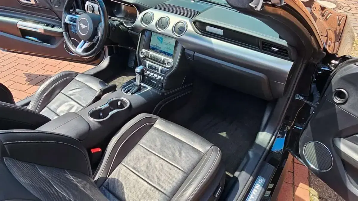 Gebraucht Ford Mustang Convertible 290 PS (213 kW) 2018 Schwarz Cabrio