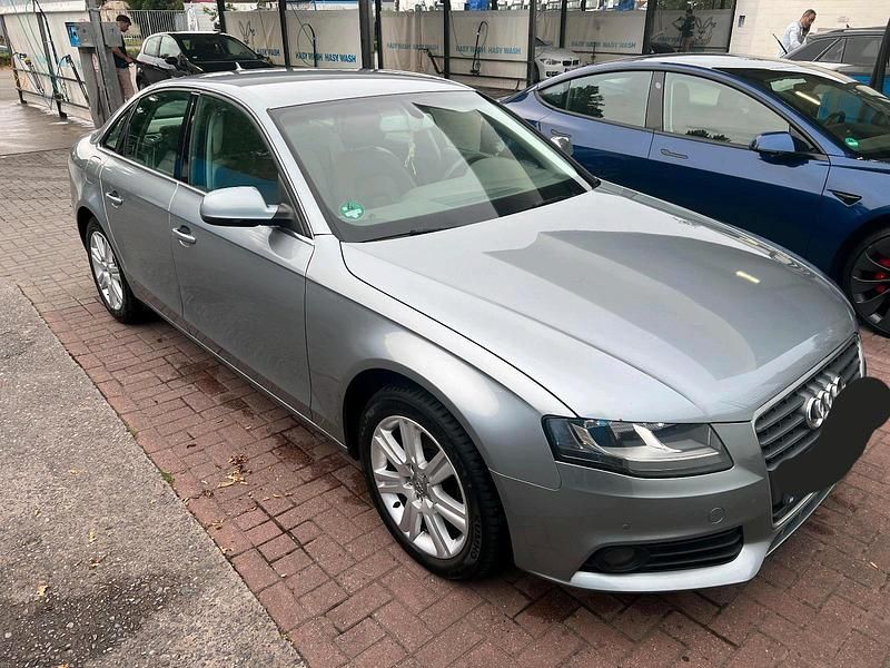 Silber Gebraucht 2011 Audi A4 Comfort Limousine | 7.000 € (Guter Preis) - Bild 1/4