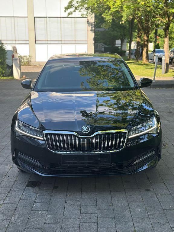 Schwarz Gebraucht 2022 Skoda Superb Limousine | 24.190 € (Superpreis) - Bild 1/4