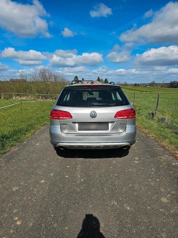 Second-hand VW Passat 170 CP (125 kW) 2012 Gri Break
