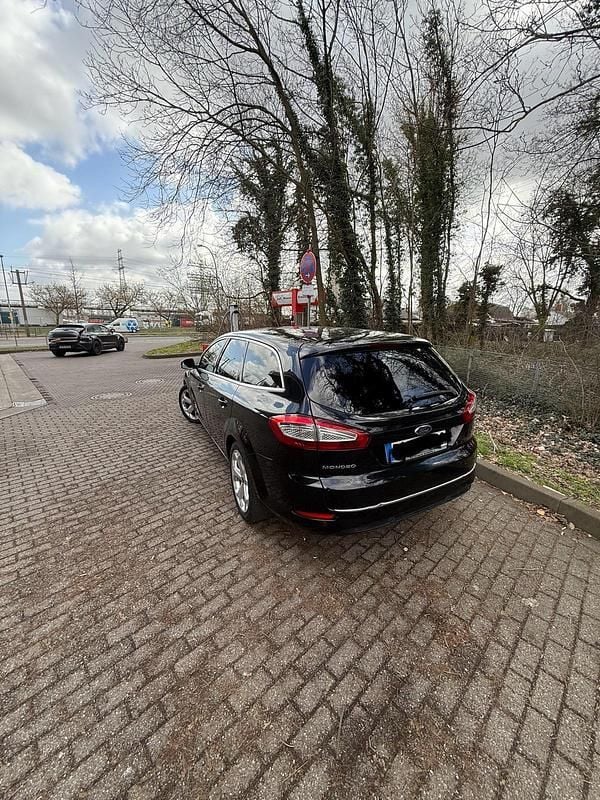 Używany Ford Mondeo 2014 Czarny Sedan/Limuzyna