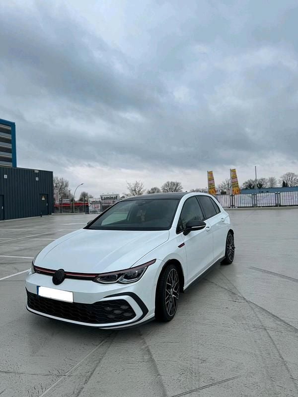 Weiß Gebraucht 2025 VW Golf VIII GTI Limousine | 29.500 € (Fairer Preis) - Bild 1/4