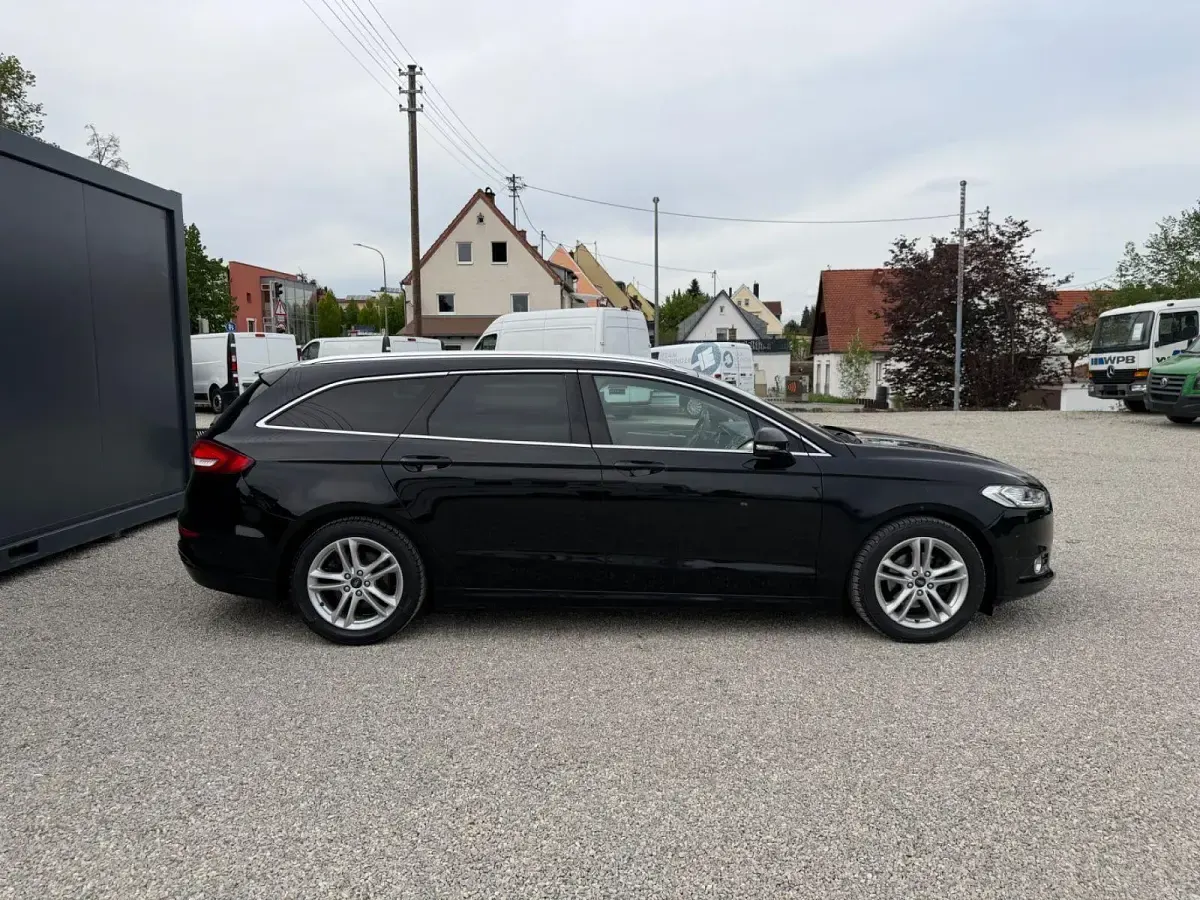 Gebraucht Ford Mondeo Titanium 165 PS (121 kW) 2019 Schwarz Kombi