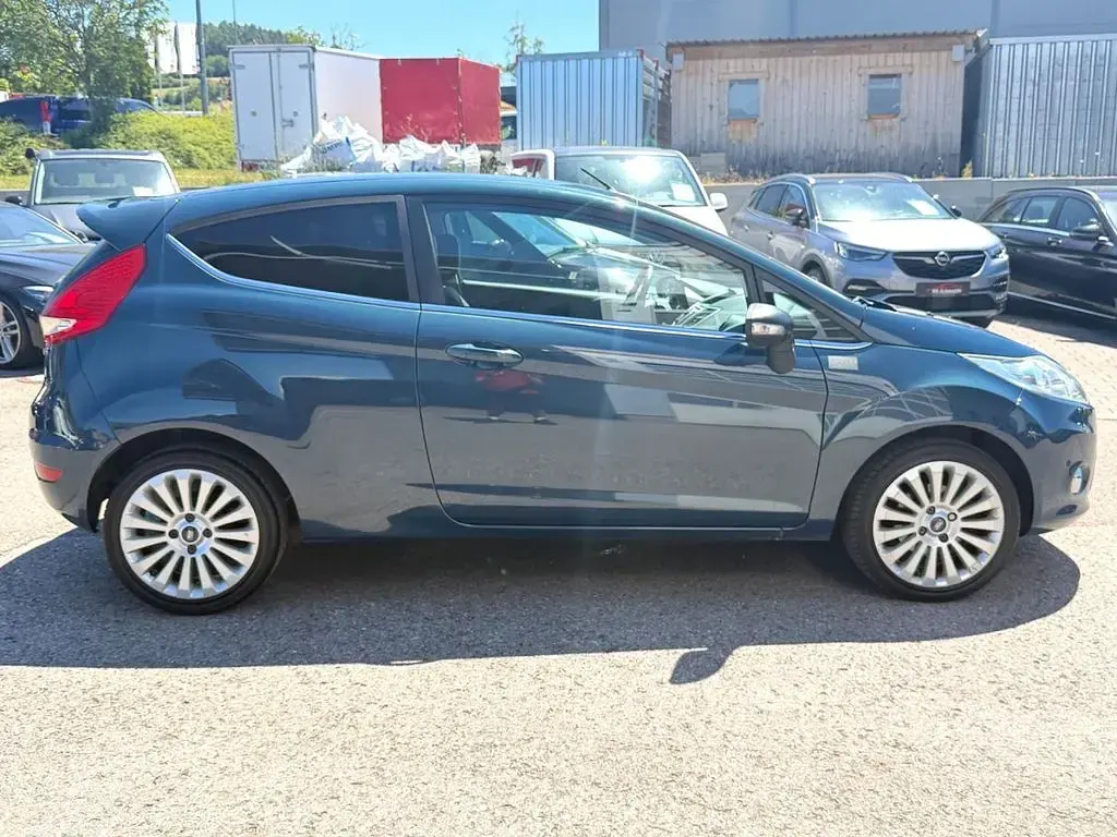 Gebraucht Ford Fiesta Titanium 82 PS (60 kW) 2010 Blau Limousine