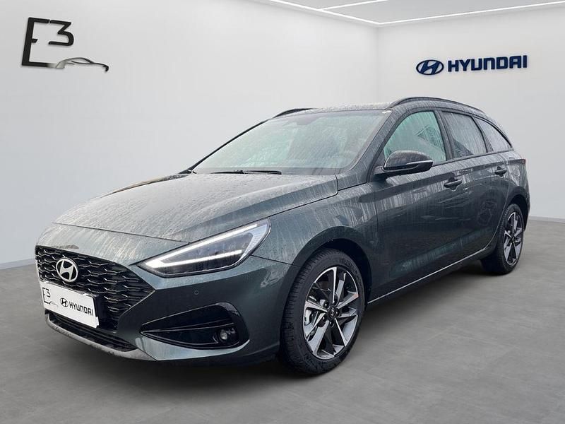 Grün Gebraucht 2025 Hyundai i30 Advantage Limousine | 25.990 € (Etwas zu teuer) - Bild 1/4