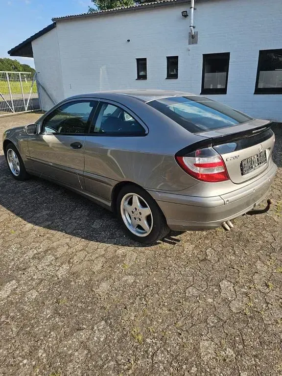 Gebraucht Mercedes C200 122 PS (89 kW) 2004 Silber Coupé