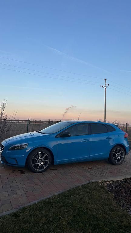 Gebraucht Volvo V40 R-Design 190 PS (139 kW) 2015 Blau Limousine