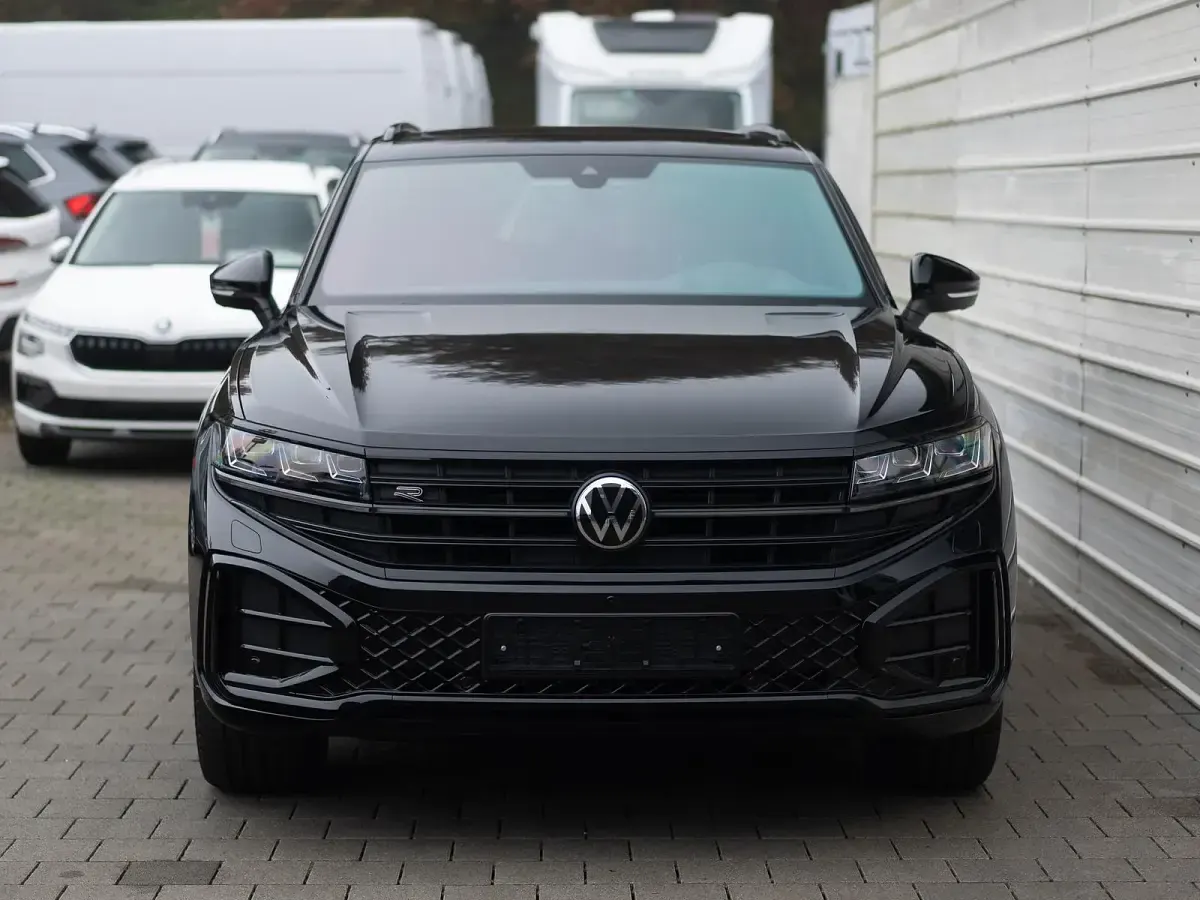 Gebraucht VW Touareg R-line 286 PS (210 kW) 2024 Grenadillschwarz metallic SUV