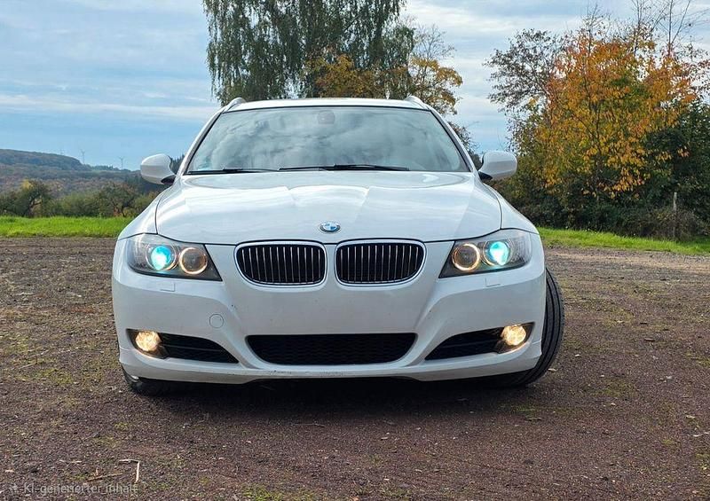 Weiß Gebraucht 2010 BMW 330 Performance Kombi | 7.500 € (Fairer Preis) - Bild 1/4