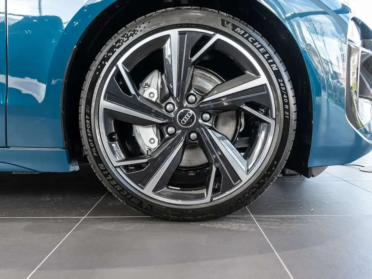 Gebraucht Audi A6 e-tron Sport 314 kW (428 PS) 2025 Malpeloblau metallic Kombi