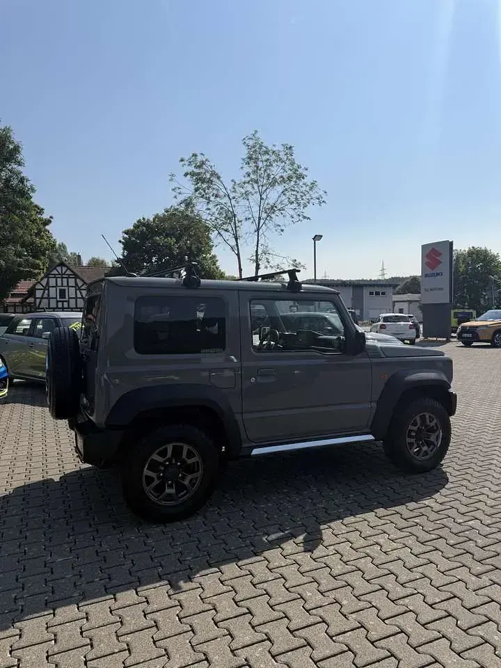 Gebraucht Suzuki Jimny Comfort+ 102 PS (75 kW) 2018 Grau metallic SUV