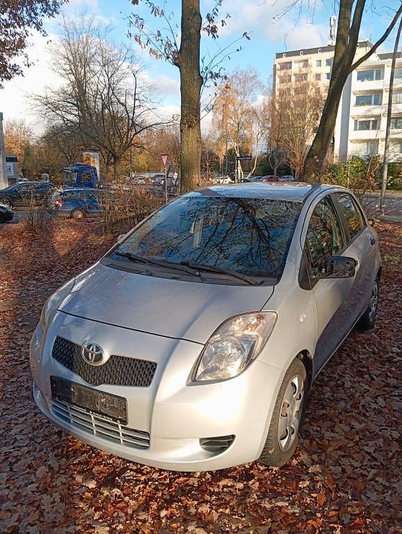 Silber Gebraucht 2006 Toyota Yaris Limousine | 2.900 € (Guter Preis) - Bild 1/4