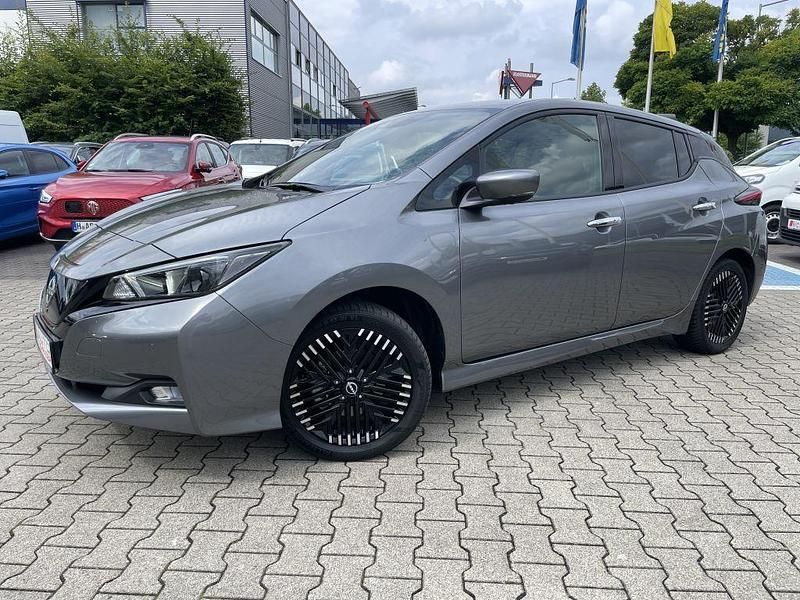 Grau Gebraucht 2022 Nissan Leaf N-Connecta Kleinwagen | 19.980 € (Fairer Preis) - Bild 1/4