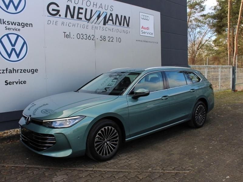 Gebraucht VW Passat Elegance 150 PS (110 kW) 2024 Grün Kombi