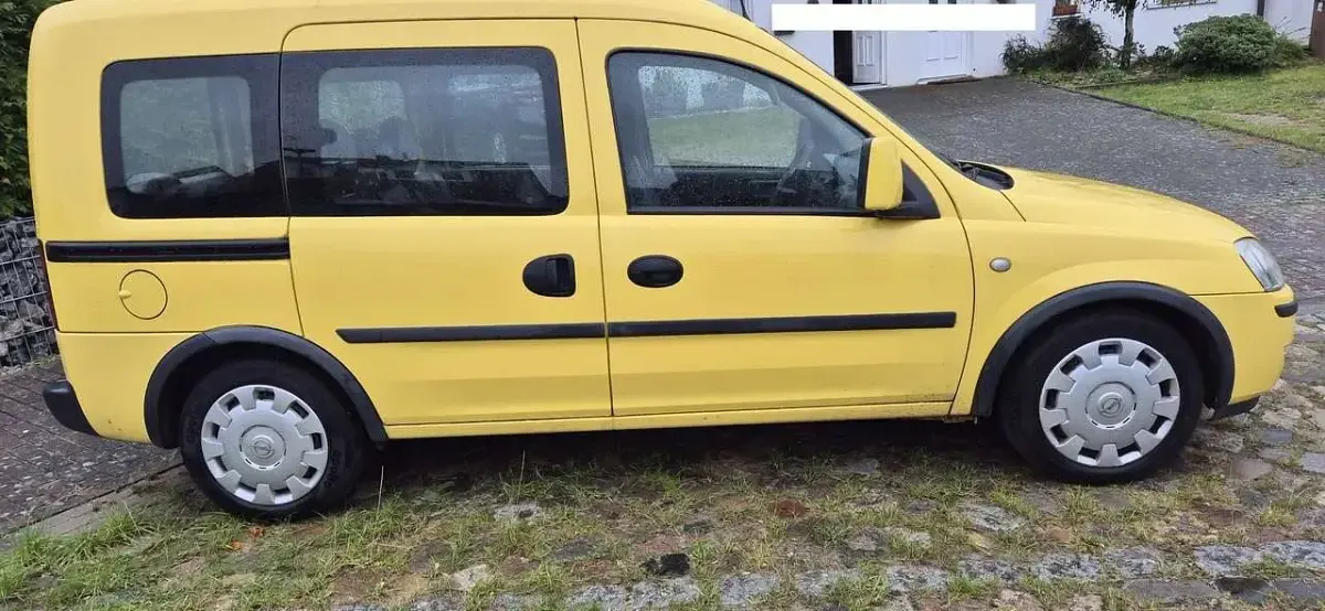 Gebraucht Opel Combo Edition 90 PS (66 kW) 2010 Gelb Van / Kleinbus