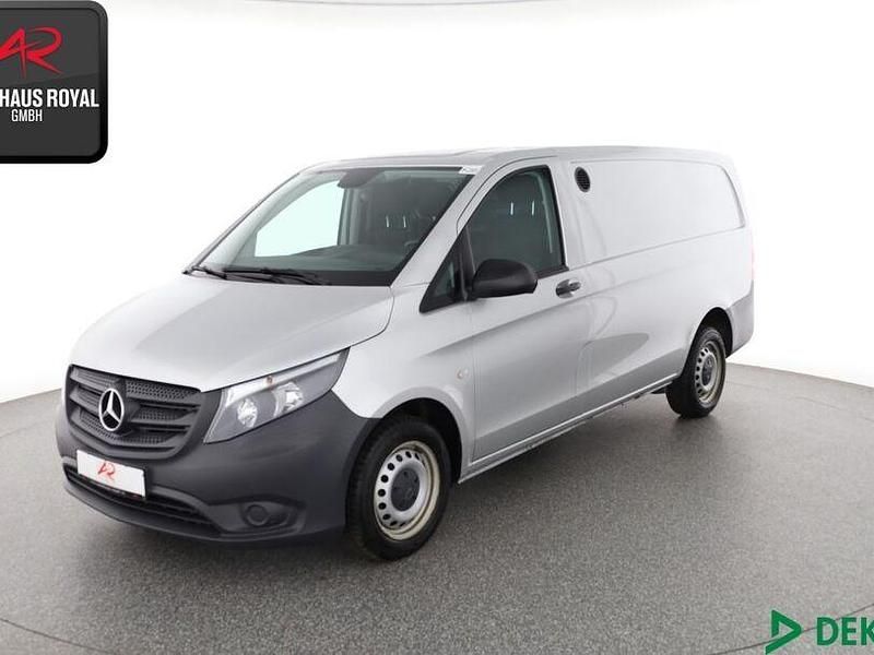 Silber Gebraucht 2021 Mercedes Vito Van / Kleinbus | 23.680 € (Guter Preis) - Bild 1/4