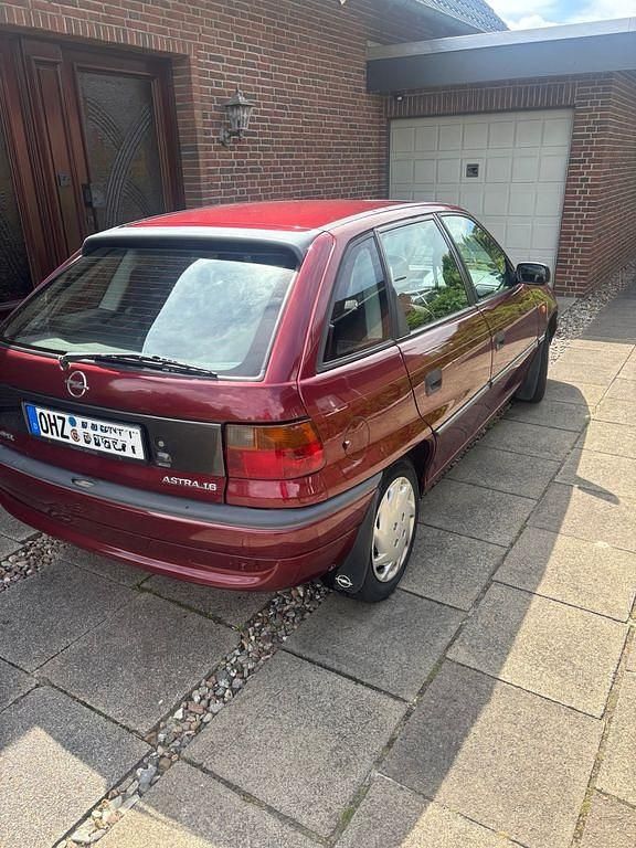 Gebraucht 1997 Opel Astra Limousine | 1.290 € (Fairer Preis) - Bild 1/4