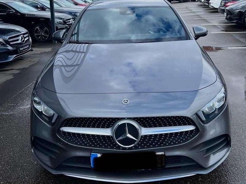 Grau Gebraucht 2019 Mercedes A220 Limousine | 25.831 € - Bild 1/4