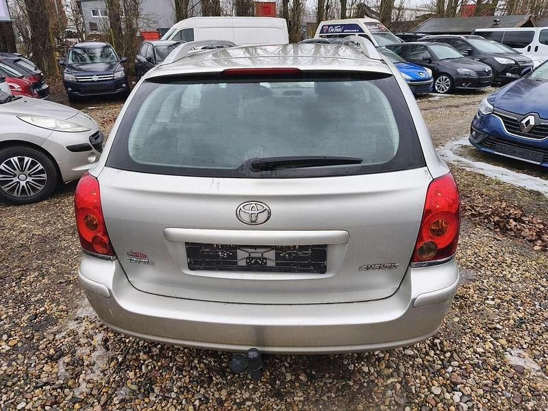 Gebraucht Toyota Avensis Executive 129 PS (94 kW) 2005 Silver metallic Kombi