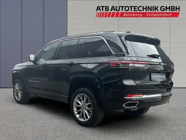 Gebraucht Jeep Grand Cherokee Overland 381 PS (280 kW) 2023 Diamond black (schwarz) SUV