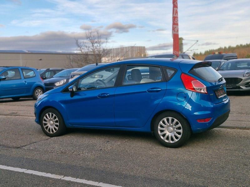 Gebraucht Ford Fiesta Trend 101 PS (74 kW) 2017 Blau Kleinwagen