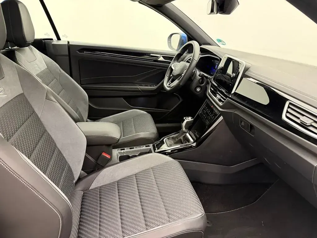 Gebraucht VW T-Roc Cabriolet R-line 150 PS (110 kW) 2025 Blau Cabrio