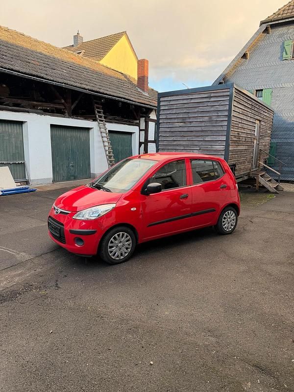 Gebraucht Hyundai i10 67 PS (49 kW) 2010 Rot Kleinwagen