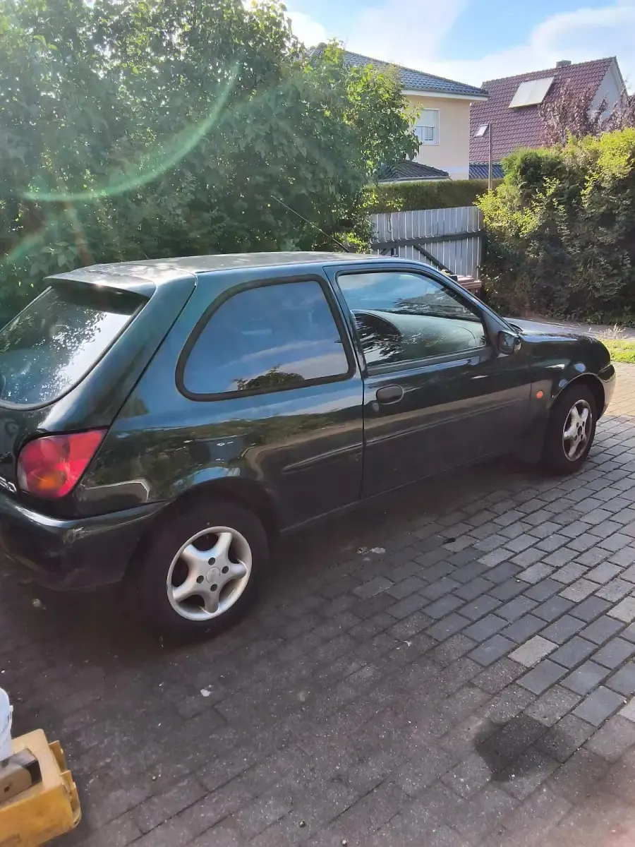 Gebraucht Ford Fiesta 75 PS (55 kW) 1998 Grün Kleinwagen