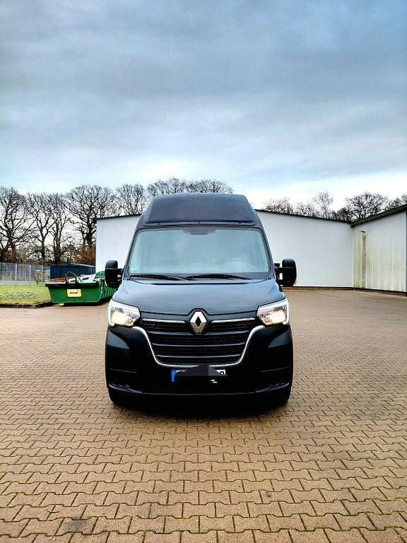 Schwarz Gebraucht 2023 Renault Master | 26.700 € (Guter Preis) - Bild 1/4