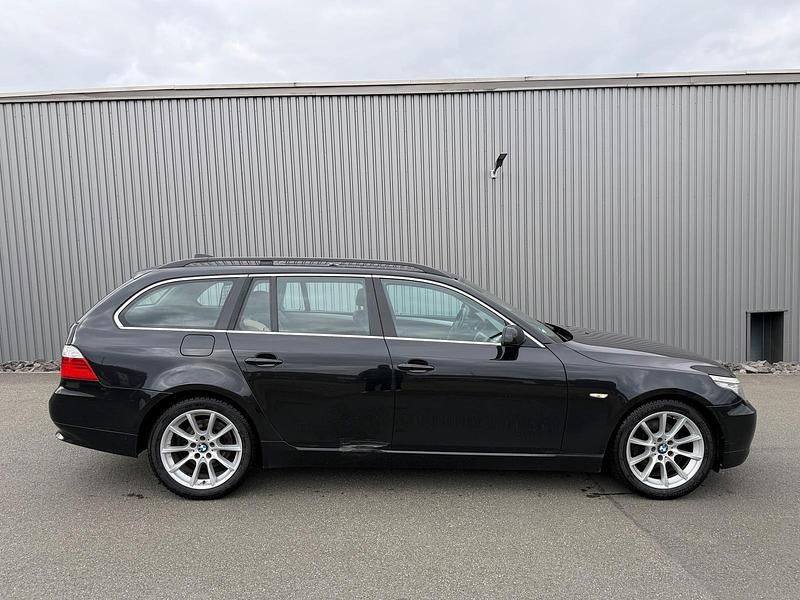 Gebraucht BMW 525 197 PS (144 kW) 2009 Schwarz Kombi
