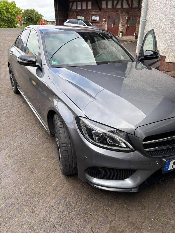 Grau Gebraucht 2017 Mercedes C200 AMG Limousine | 22.500 € - Bild 1/4